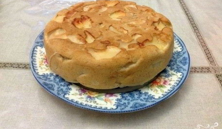 Рецепт яблочной шарлотки в мультиварке