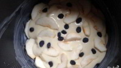 яблочная шарлотка в мультиварке