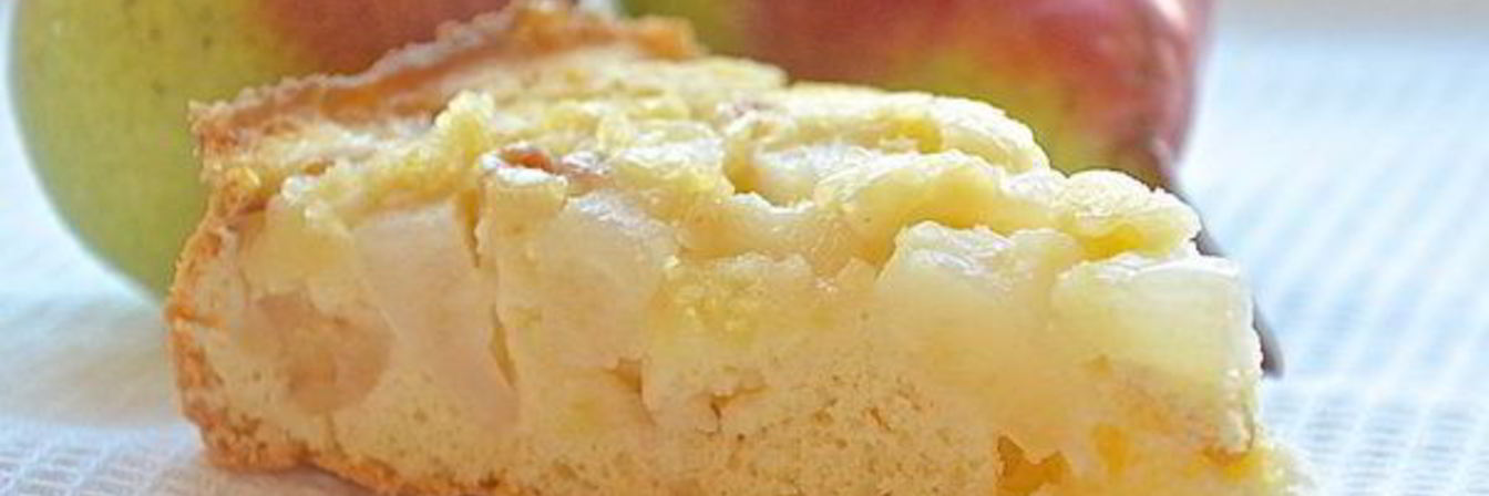 Яблочно-грушевая шарлотка в духовке