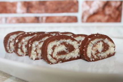 Шоколадно-кокосовый рулет