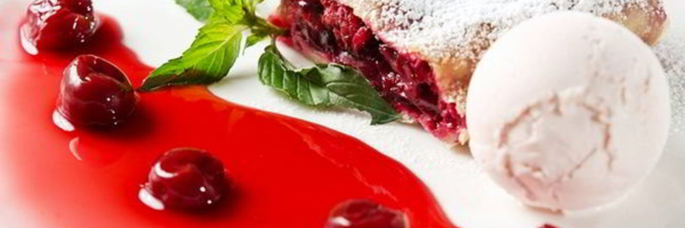 Австрийский штрудель с яблоком и вишней