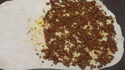 мясной штрудель под соусом бешамель