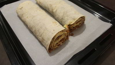 мясной штрудель под соусом бешамель