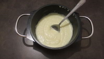 мясной штрудель под соусом бешамель