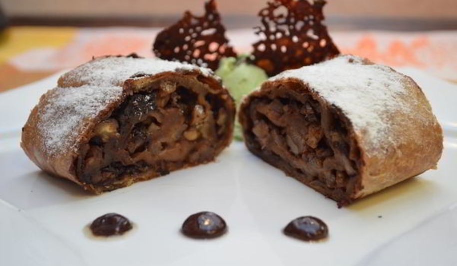 Рецепт шоколадного штруделя с грушей и миндалем