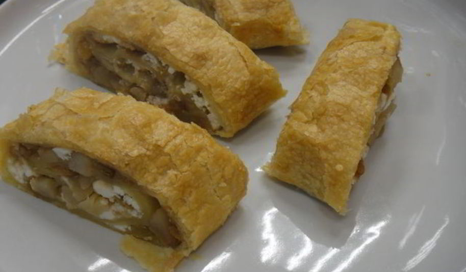 Рецепт штруделя грушевого с творогом из слоёного теста