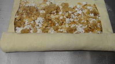 штрудель грушевый с творогом из слоёного теста