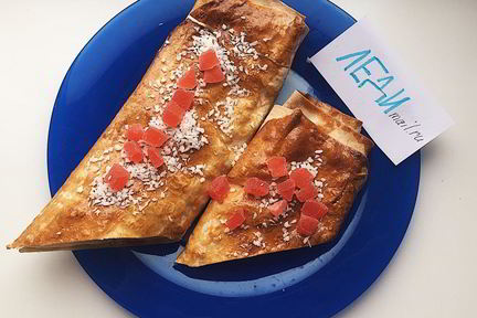 Творожно-яблочный штрудель с цукатами