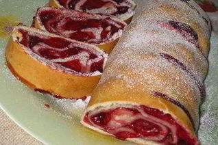 Вишневый штрудель с ликером