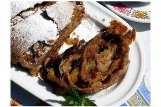 Яблочный штрудель с грецкими орехами