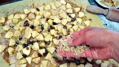 яблочный штрудель с грецкими орехами