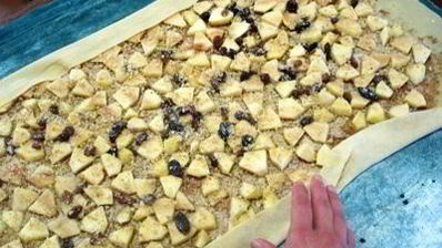 яблочный штрудель с грецкими орехами