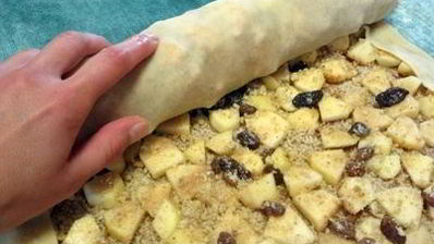 яблочный штрудель с грецкими орехами