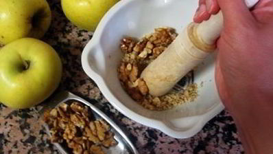 яблочный штрудель с грецкими орехами