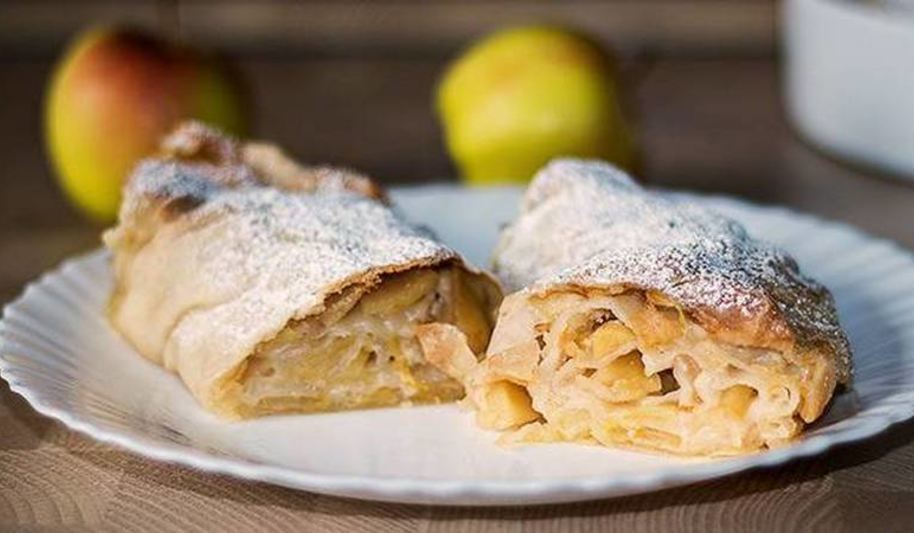 Рецепт яблочного штруделя с лимоном и изюмом