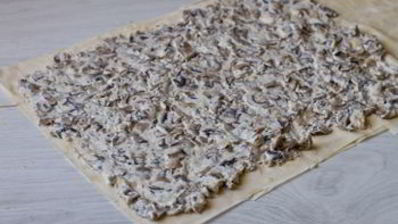 закусочный штрудель с грибами и сыром