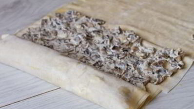 закусочный штрудель с грибами и сыром