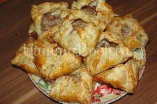 Слоеные конвертики с мясом