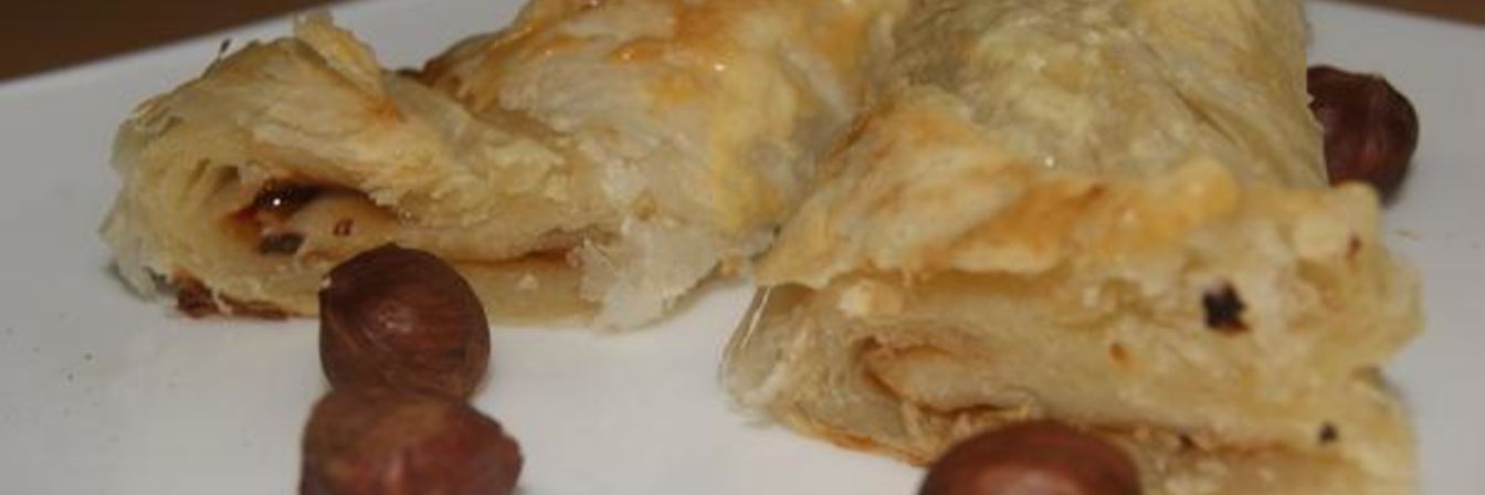 Слоеные трубочки с вареной сгущенкой и орехами