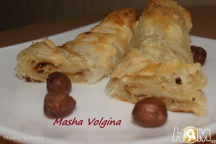 Слоеные трубочки с вареной сгущенкой и орехами