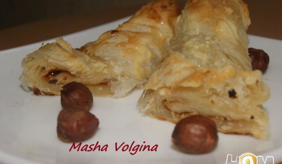 Рецепт слоеных трубочек с вареной сгущенкой и орехами