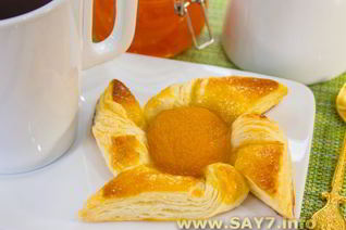 Слойки с абрикосами