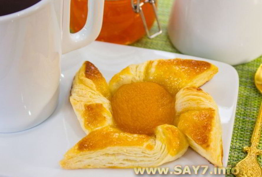 Слойки с абрикосами