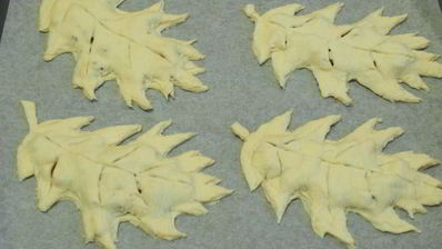 слойки с айвой и грецкими орехами