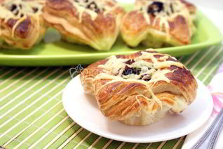 Слойки с баклажанами и сыром