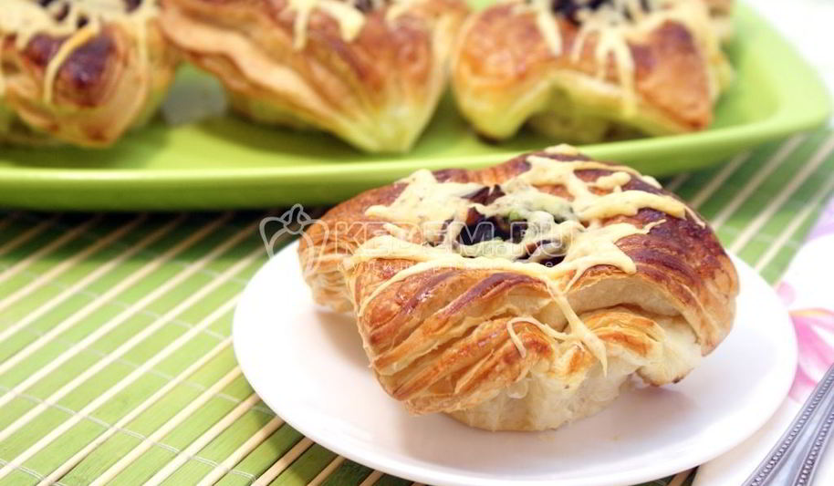 Рецепт слоек с баклажанами и сыром