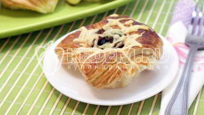 слойки с баклажанами и сыром