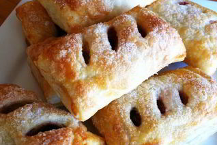 Слойки с нутеллой и малиновым вареньем