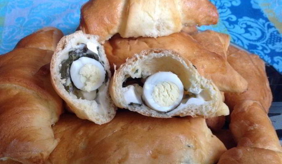 Рецепт слоек с щавелем, сыром и яйцом