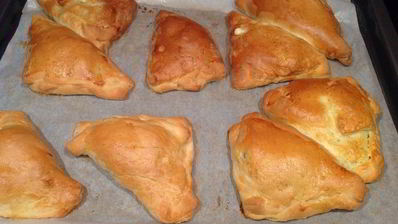 слойки с щавелем, сыром и яйцом