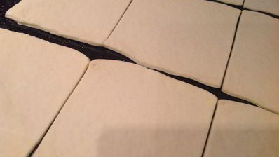 слойки с щавелем, сыром и яйцом