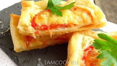 слойки с сырно-томатной начинкой