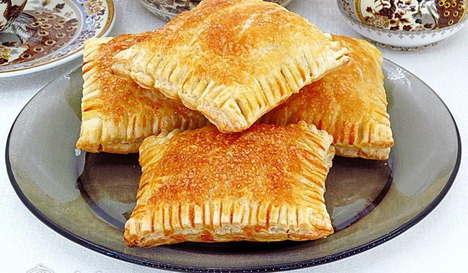 Рецепт слоек с вареной сгущенкой и орехами