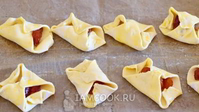 слойки с вареньем из слоеного теста