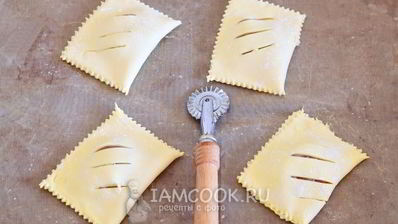 слойки с вареньем из слоеного теста