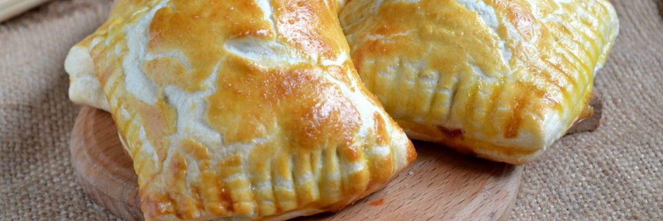 Слойки с вишней из слоеного теста