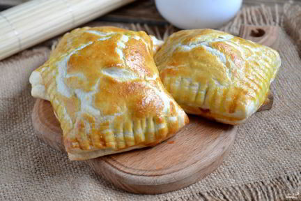 Слойки с вишней из слоеного теста