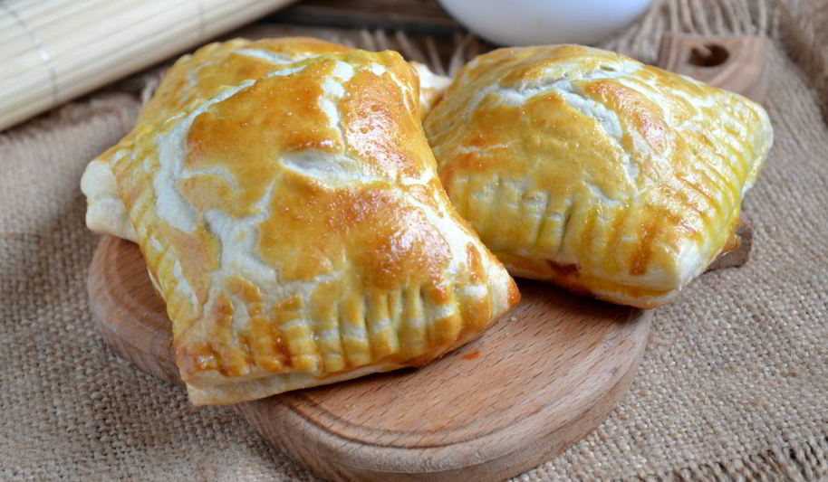 Рецепт слоек с вишней из слоеного теста