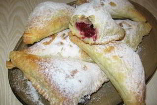 Слойки с вишней