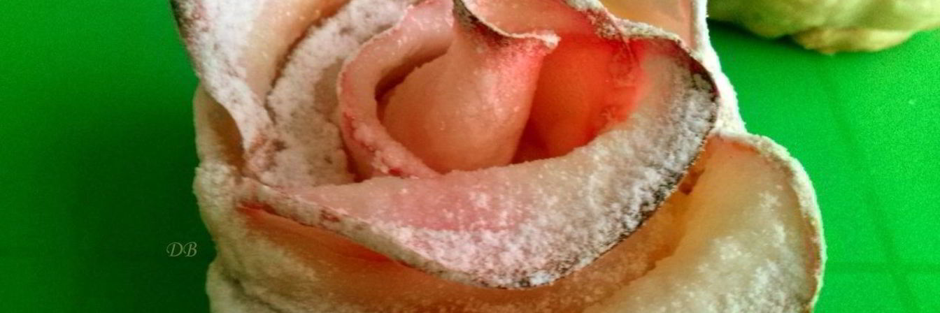 Слойки с яблоками из слоеного бездрожжевого теста