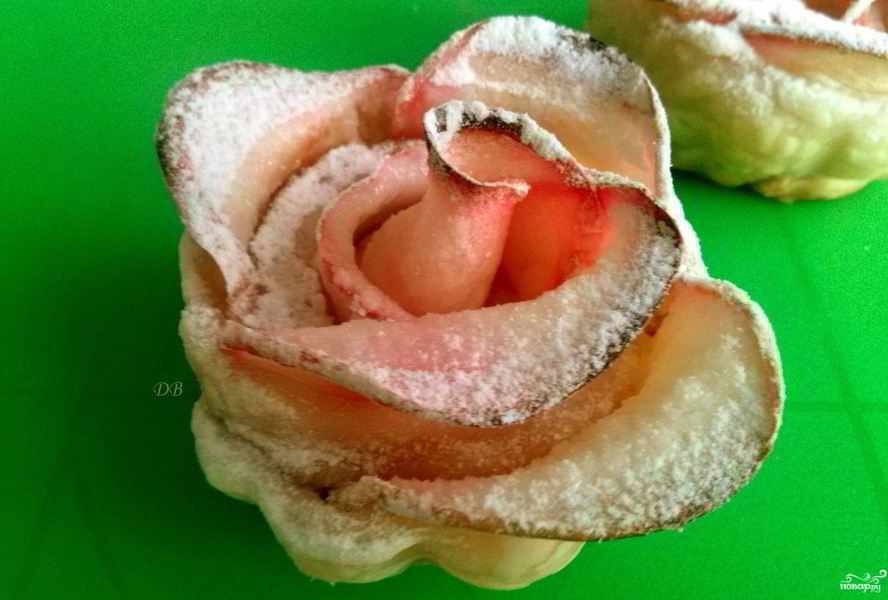 Слойки с яблоками из слоеного бездрожжевого теста