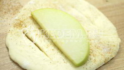 слойки с яблоками