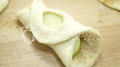 слойки с яблоками