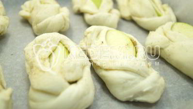 слойки с яблоками