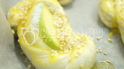 слойки с яблоками