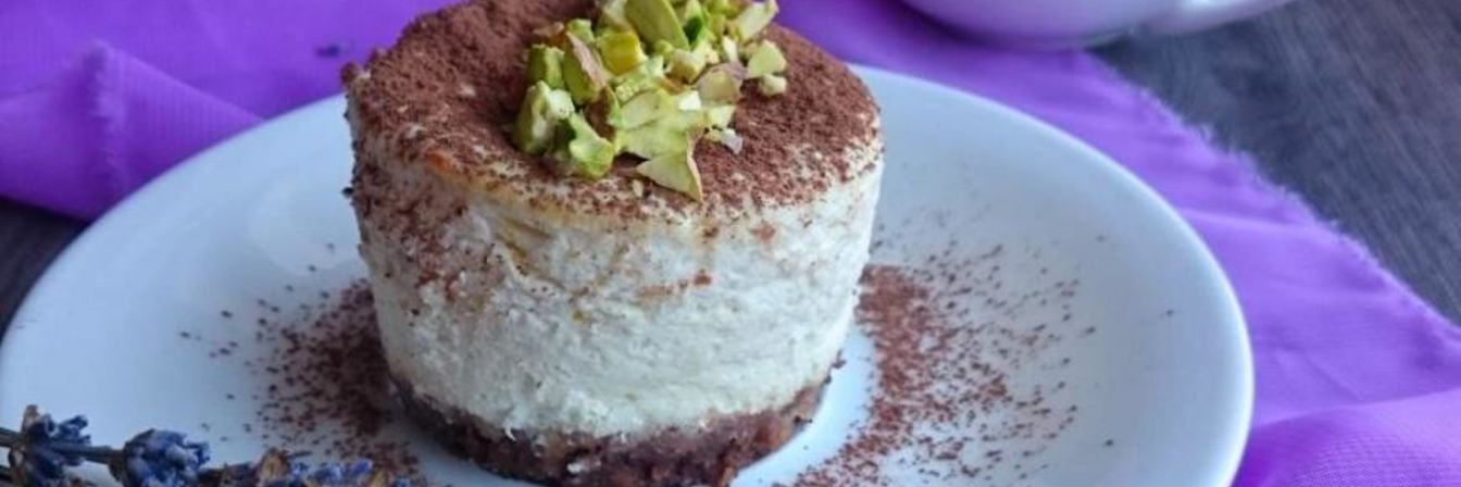 Лимонный сырник на шоколадной основе